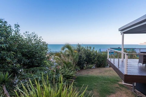 Hydeaway Bay Beach House - Maitland Accommodation 2