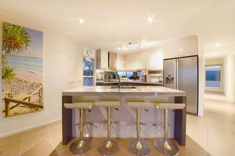 Hydeaway Bay Beach House - Maitland Accommodation 5