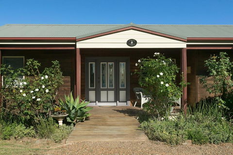 North Lodge Cottages - Maitland Accommodation 2