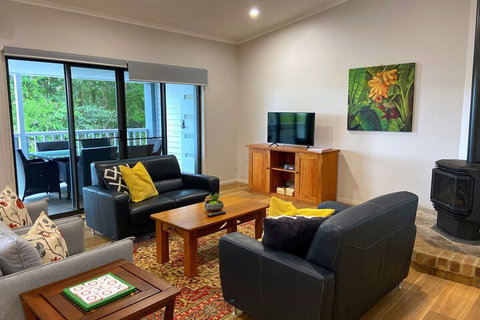 Clouds Mapleton - Maitland Accommodation 6