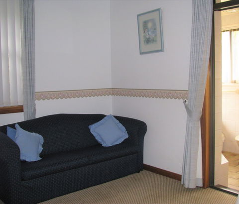 Hill Top Country Guest House - Maitland Accommodation 1