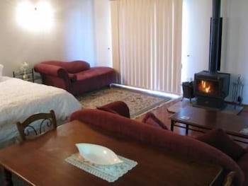 Hill Top Country Guest House - Maitland Accommodation 4