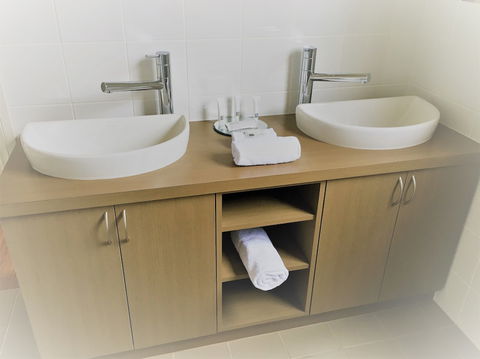 Balingup Highview Chalets - Maitland Accommodation 4