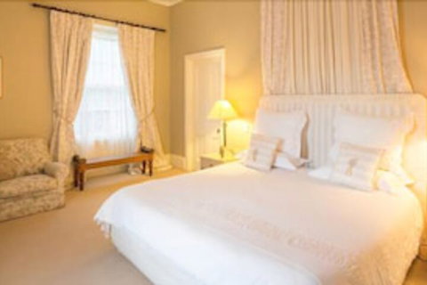 Faversham House - Maitland Accommodation 2