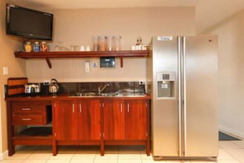 Waikiki Beach Bed & Breakfast - Maitland Accommodation 4