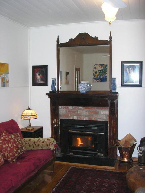 C & As Cottage - Maitland Accommodation 6