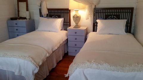 C & As Cottage - Maitland Accommodation 4