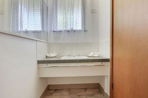 Sandpiper Holiday Apartments - Maitland Accommodation 5