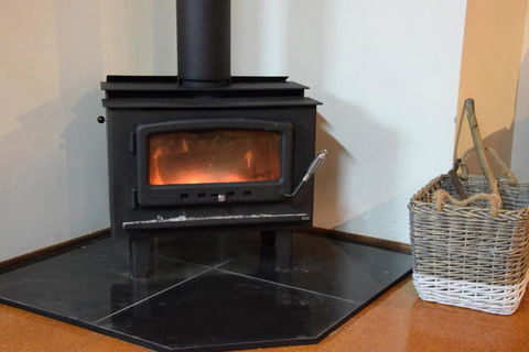 McCarthy Lake House - Maitland Accommodation 2