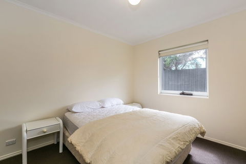 Two Bays Apartments - Maitland Accommodation 0