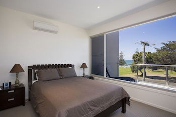 Two Bays Apartments - Maitland Accommodation 4