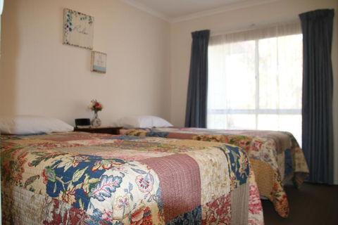 Donkey Tales Farm Cottages - Maitland Accommodation 2
