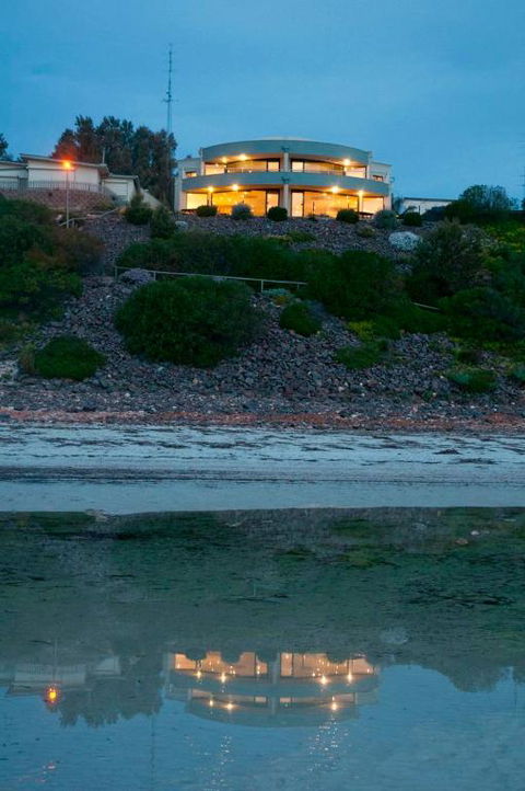 Cliff House Beachfront Villas - Maitland Accommodation 6