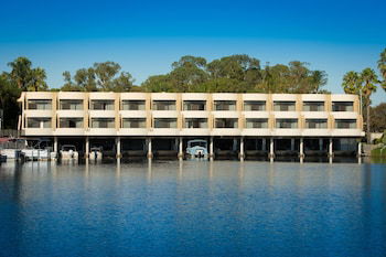 Capri Waters Country Club - Maitland Accommodation 2