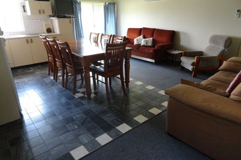 High View Family Cottages - Maitland Accommodation 2