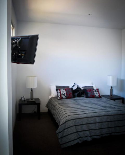 Battery Cove Beach Front Apartment - Maitland Accommodation 3
