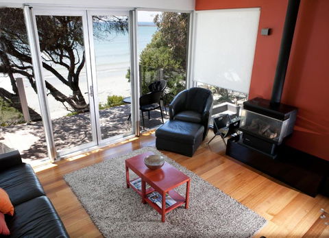 Battery Cove Beach Front Apartment - Maitland Accommodation 5