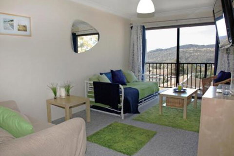 Balaton 4 - Maitland Accommodation 1