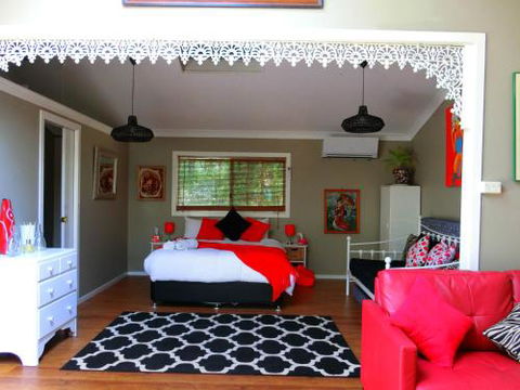 Yarralen Retreat - Maitland Accommodation 6