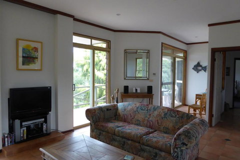 Sea Banksia - Maitland Accommodation 2