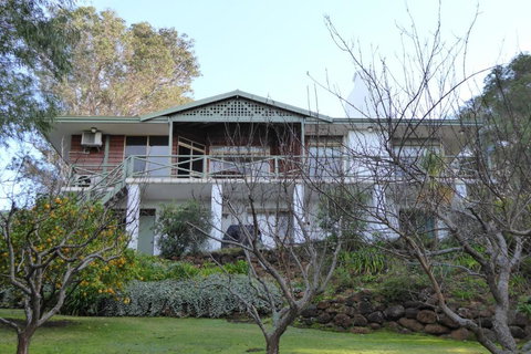 Sea Banksia - Maitland Accommodation 1