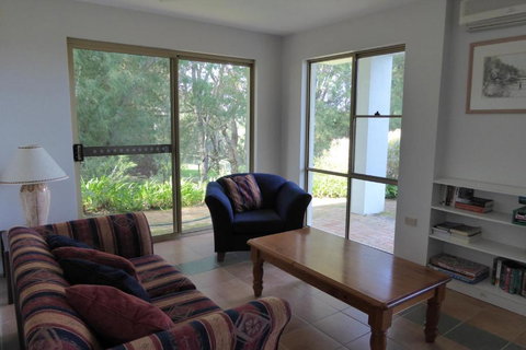 Sea Banksia - Maitland Accommodation 3