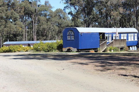 Krinklewood Cottage & Train Carriages - Maitland Accommodation 1