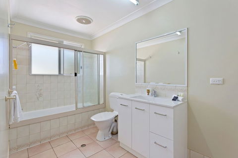 Clifford Park Holiday Motor Inn - Maitland Accommodation 3