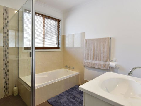 Kangaroo Cottage Cute Accom In Bushland Setting - Maitland Accommodation 6