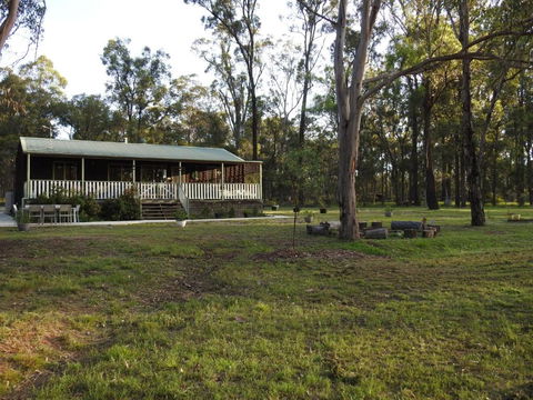 Kangaroo Cottage Cute Accom In Bushland Setting - Maitland Accommodation 5