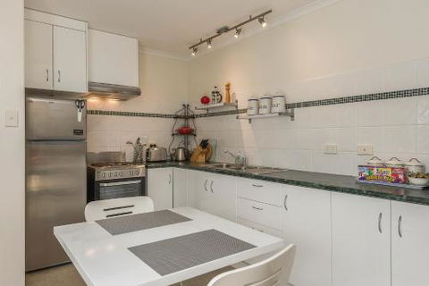 Moonrise View Apartment - Maitland Accommodation 1