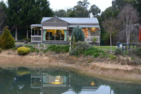 Still Waters - Maitland Accommodation 5