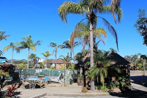 Ocean Side Hawks Nest - Maitland Accommodation 5