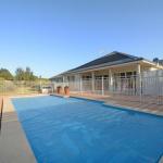 Silver Springs (4br) Cottage With Wifi Views Olives & Space . Fireplace Views Olives & Space - Maitland Accommodation 0