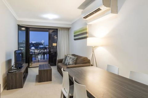 Dolphin Quay Apartments - Maitland Accommodation 4