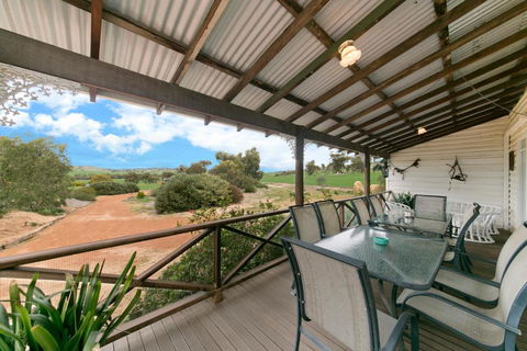 Hillside Country Retreat - Maitland Accommodation 6