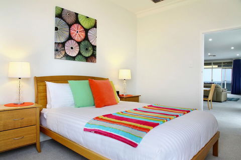Seaview Sunset Holiday Apartments - Maitland Accommodation 6