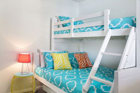 Seaview Sunset Holiday Apartments - Maitland Accommodation 4