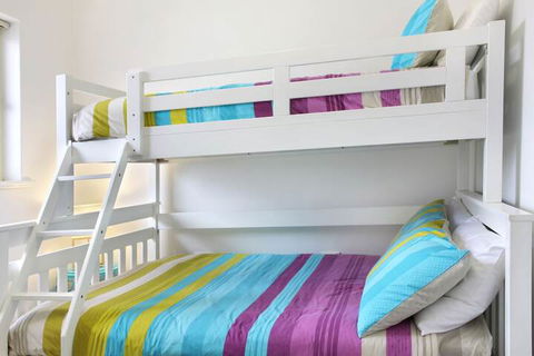 Seaview Sunset Holiday Apartments - Maitland Accommodation 5