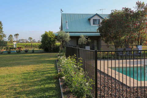 Emmas Cottage Vineyard - Maitland Accommodation 2