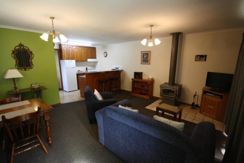 Halls Gap Log Cabins - Maitland Accommodation 4