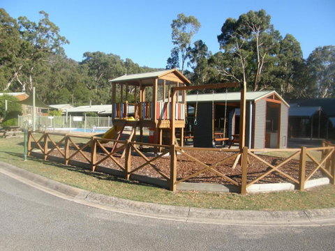 Halls Gap Log Cabins - Maitland Accommodation 6