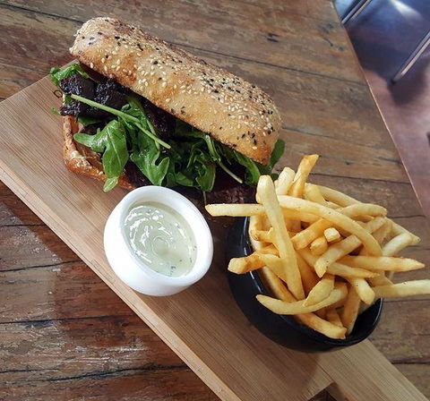 Top Pub Bistro - Maitland Accommodation 3