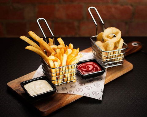 Chumley Warners Traditional British Fish & Chips - Maitland Accommodation 5