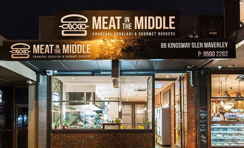 Chumley Warners Traditional British Fish & Chips - Maitland Accommodation 6