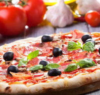 Golden Crust Pizza - Maitland Accommodation