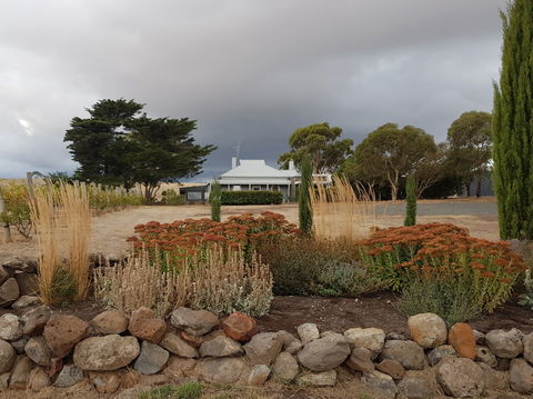 Hunter-Gatherer Vintners - Maitland Accommodation 2
