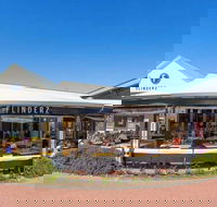 Chong Co - Greenway - Maitland Accommodation
