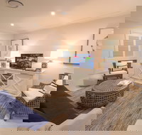 Spit Shack - Airport  Pialligo - Maitland Accommodation