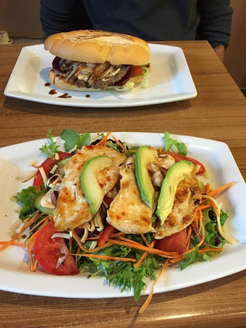 La Piazetta Cafe - Maitland Accommodation 0